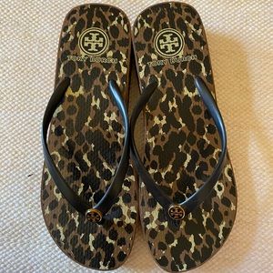 TORY BURCH flip flops